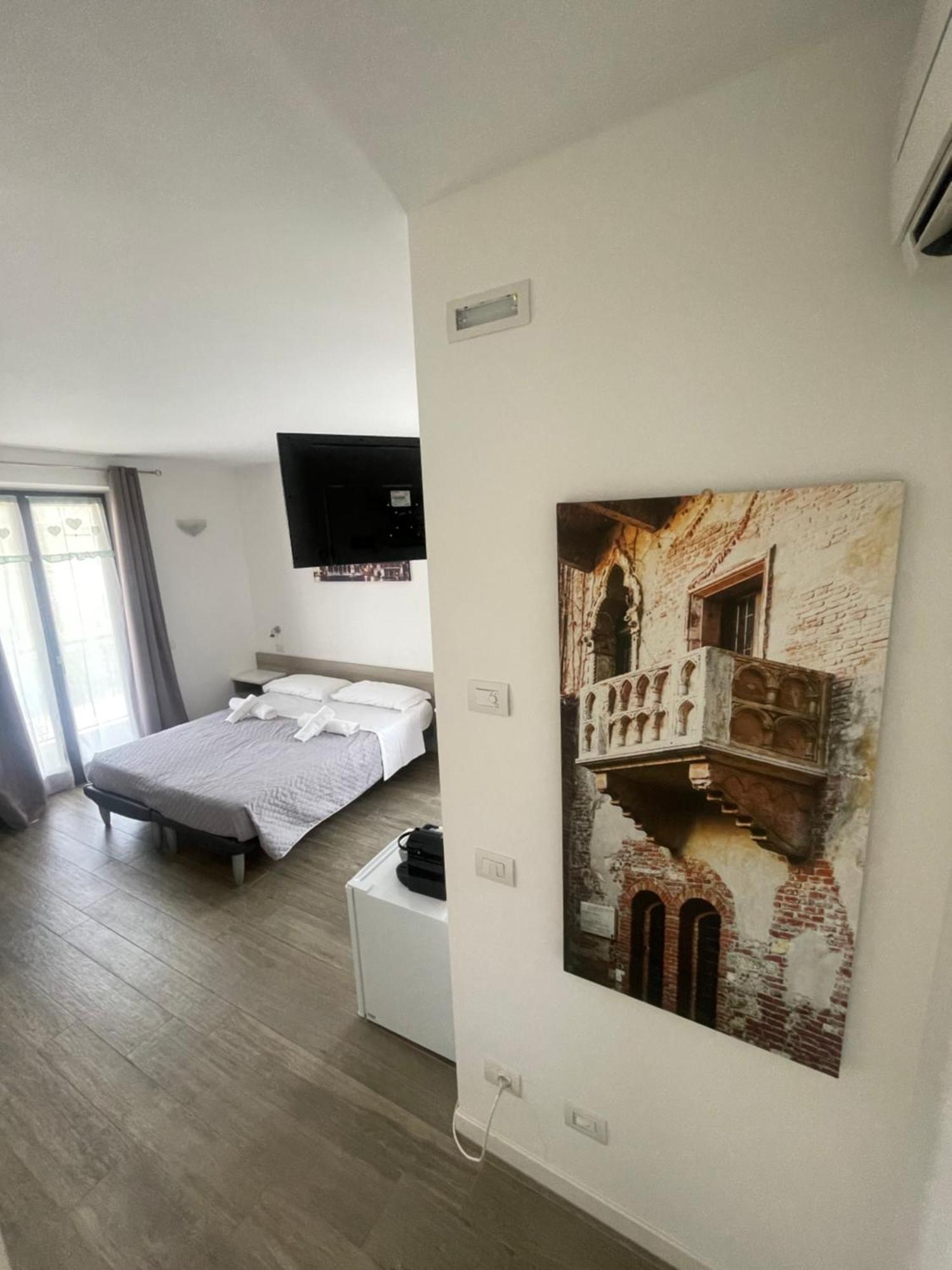 Welcome Traveller Divine Cecile Garda  Exterior photo